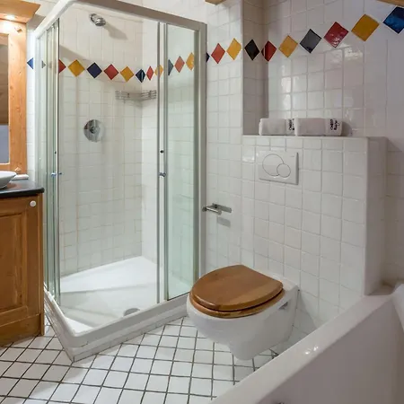 Apartment Vallet - Year *