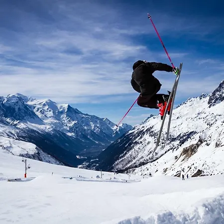 Daire Vallet - Year Chamonix